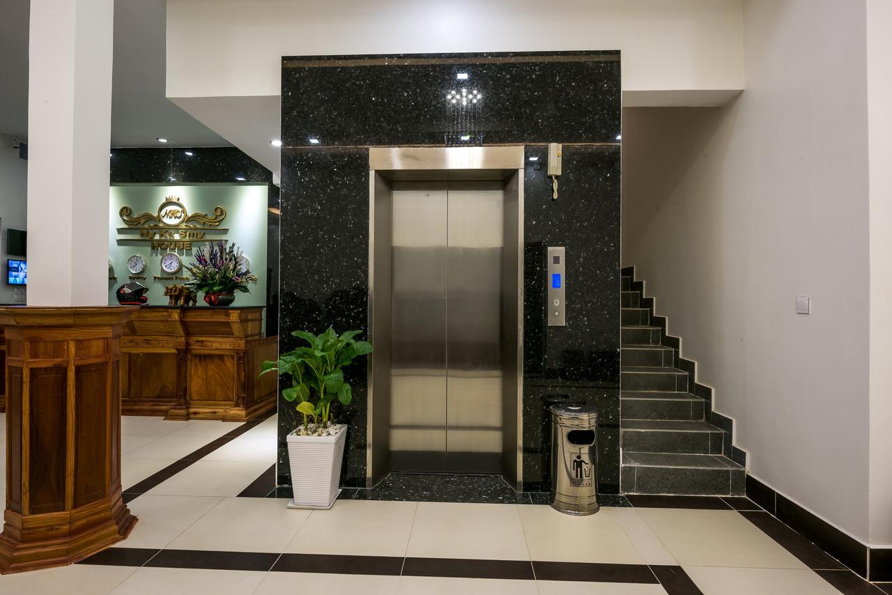 Nks Hotel Phnom Penh Luaran gambar